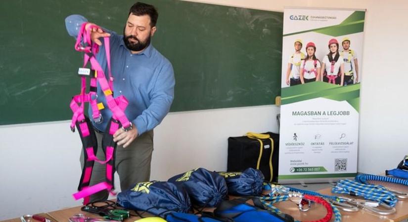 Zuhanásvédelem a gyakorlatban: különleges szakmai napot tartottak a Debreceni Egyetemen