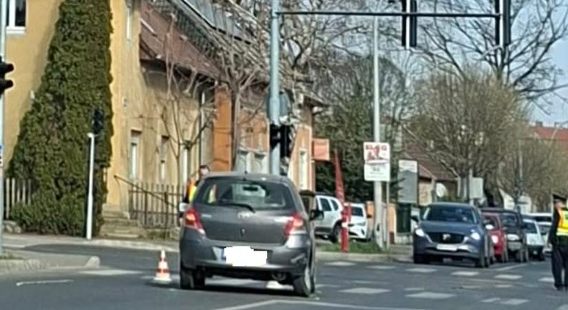 Baleset borzolja a kedélyeket a forgalmas pécsi kereszteződésben