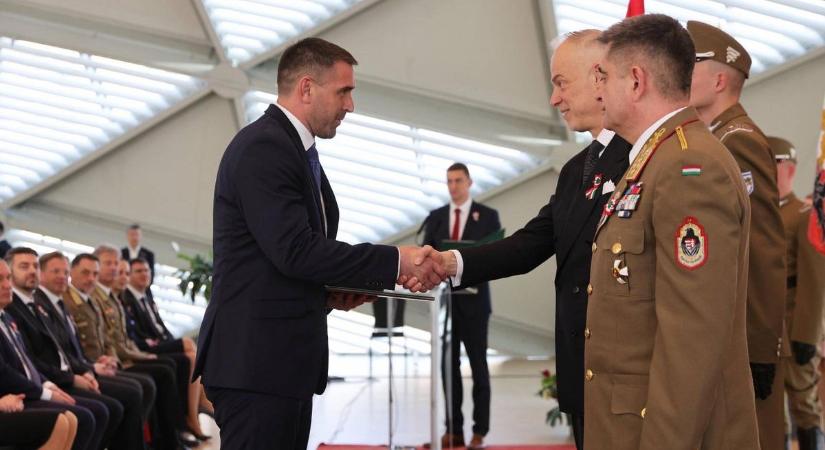 Állami kitüntetésben részesült Böde Dániel