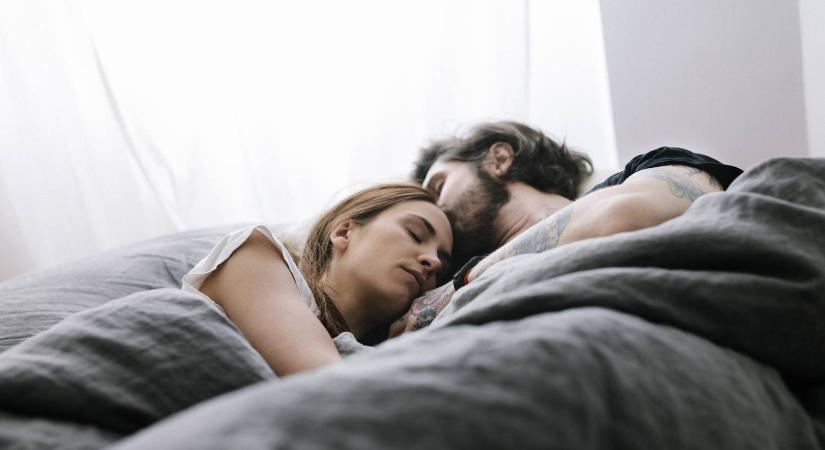 A párkapcsolati szakértő figyelmeztet: ez a hálószobai szokás tönkreteheti a kapcsolatot