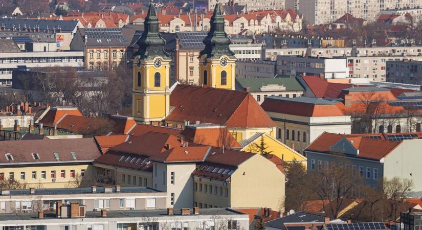 Ne lepődj meg, ha ez a furcsa autó lefotóz Debrecenben! Néhány héten belül a cívisvárosban jár!