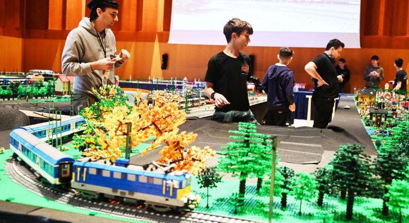 Parányi vonatok zakatolnak a Jászkunságban, de már csak 2 napig láthatók – galériával