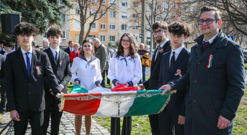 „Egy nyelven gondolkodunk és álmodunk” – megemlékezést tartottak a diósgyőri Országzászlónál (képek)