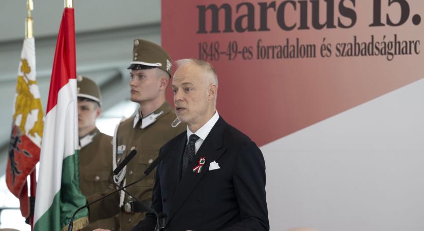 Ma a béke megőrzéséhez kell forradalom, mert nagy érdekek akarják háborúba rángatni Európát – mondta Szalay-Bobrovniczky Kristóf