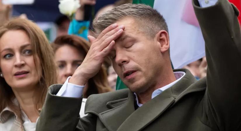 Karlendítős fotó került elő a Tisza Párt sajtófőnökéről