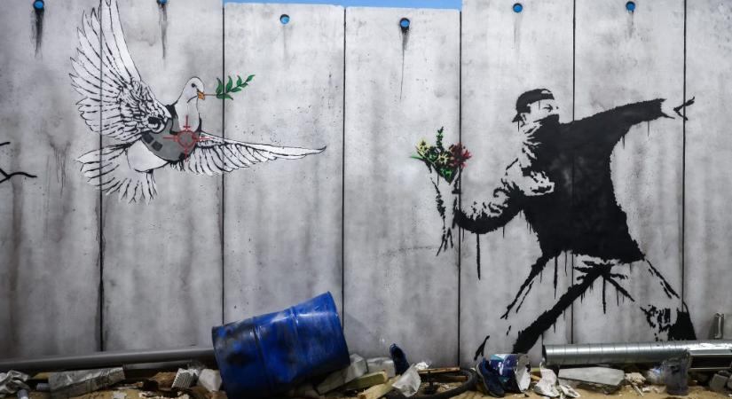 Leplezték Banksyt, a titokban alkotó utcai graffitiművészt