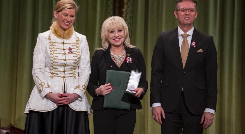 Zoltán Erika, Törőcsik Franciska, Radics Gigi, Korda György, Deák Bill Gyula – Hankó Balázs átadta a 2026-os állami kitüntetéseket és művészeti díjakat