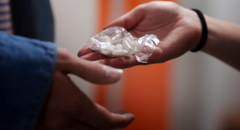 Lebukott Bag dílerpárosa: János és anyukája, Kati néni