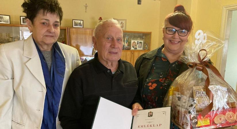 Szűcsiben köszöntötték a 90 éves Alajos bácsit