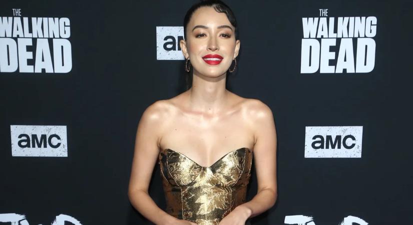 Sötét szépség, brutális kisugárzás - Christian Serratos az a végzetes nő, akit bírni kell idegekkel