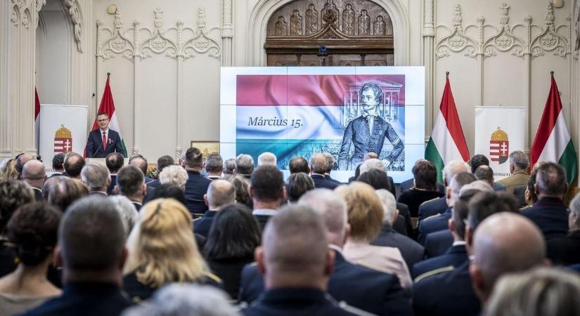 Vármegyei kiválóságokat tüntetett ki az államfő – íme a Jászkunság díjazottjai