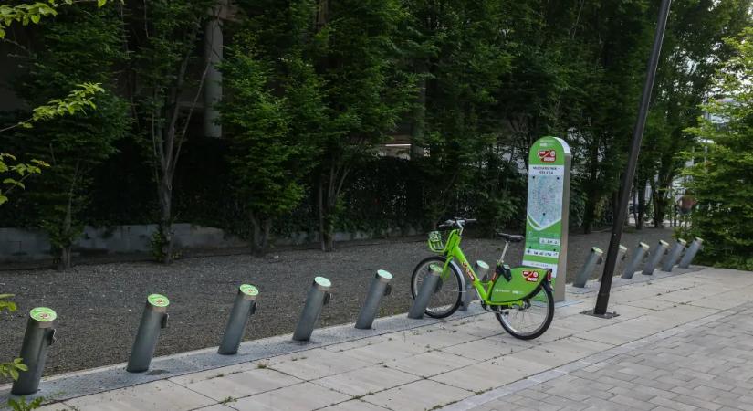 Itt a tavasz, de sehol a zöld biciklik – hova a fenébe tűnt a Bubi?