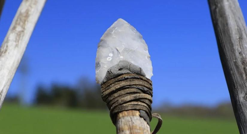 Lándzsával szúrta le apját az ózdi férfi, mert megzavarták TV-nézés közben