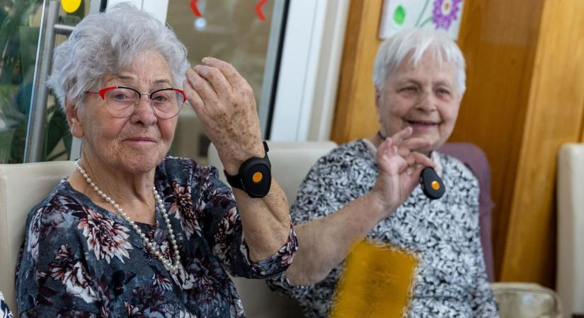 „Nem akarom, hogy emlékeztessen a koromra” – okosabb lett a Gondosóra, de megosztja az időseket az alkalmazás