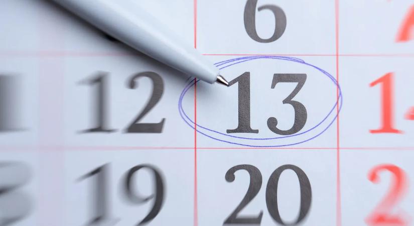 Péntek 13: Ezeket a babonákat tartják be kedvenc sztárjaink, hogy ne érje őket átok!