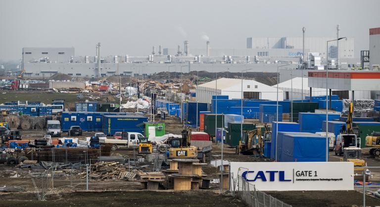 Nyolc napon túl gyógyuló sérülést szenvedett a CATL-gyár építésén dolgozó munkás