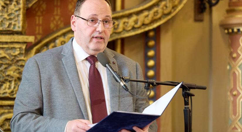 “Nem arról kell dönteni, hogy a jelenlegi elnök újra elnök legyen-e, hanem a jövő irányvonaláról”