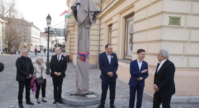 Ezt imádni fogják a fehérvári randizók: új ékesség a belvárosban! (galéria)