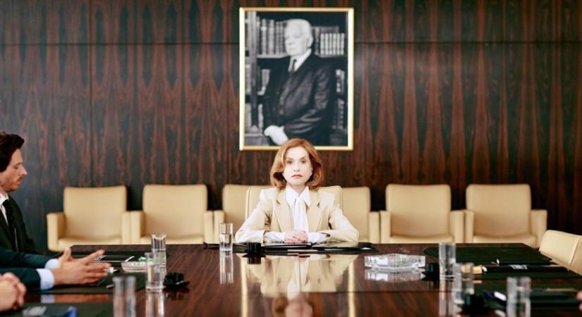 A világ leggazdagabb asszonya – kritika