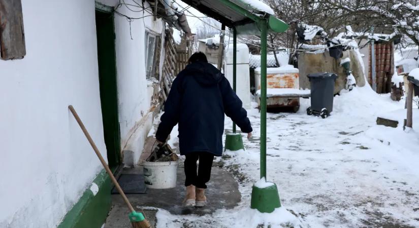 Orbán a januári fagyban meghirdette, hogy senki sem marad tűzifa nélkül – van, aki egy hónappal később kapta meg