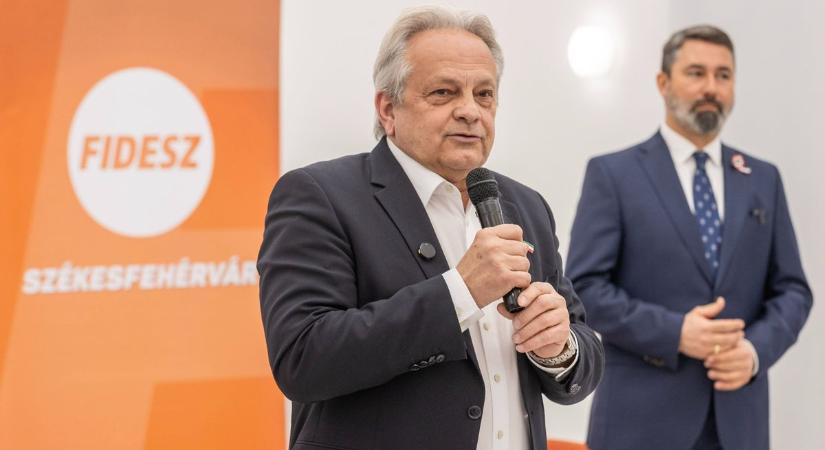 A magyarok biztonsága a tét - erről beszélt Vargha Tamás és Hidvéghi Balázs a székesfehérvári fórumon (galéria)