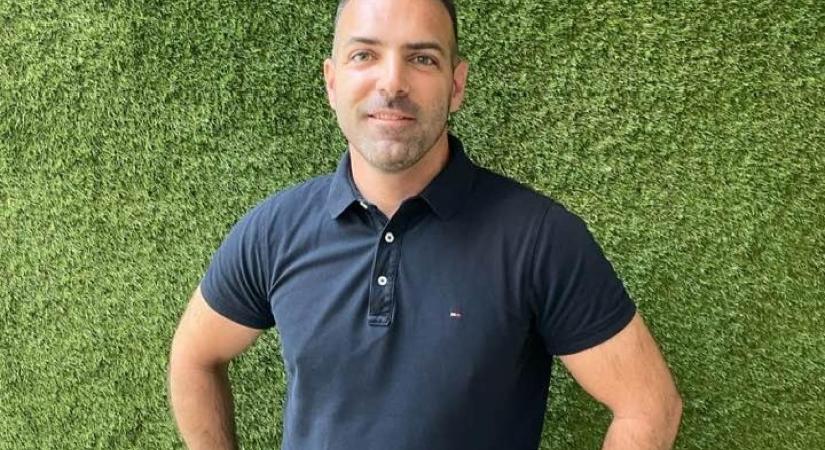 Állítólag karlendítést mutató fotó került elő Tárkányi Zsoltról, a Tisza Párt cáfol