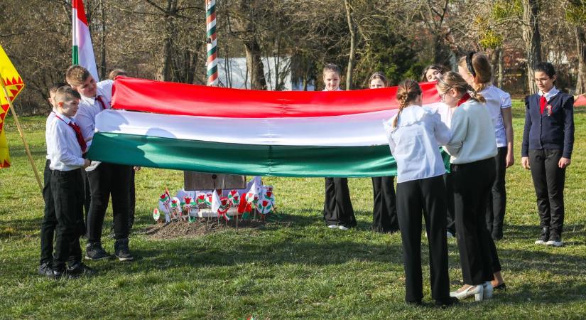 A márciusi ifjak öröksége, hogy a szuverenitásunkat meg kell őrizni (képekkel)