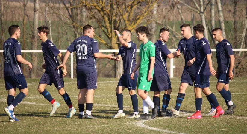 A Dunagyöngye SK a Dusnokkal vív hatpontos meccset