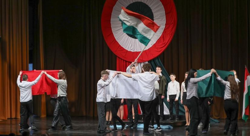 Ide kell hoznunk a nagyvilágot - üzeni a celldömölki ifjúság