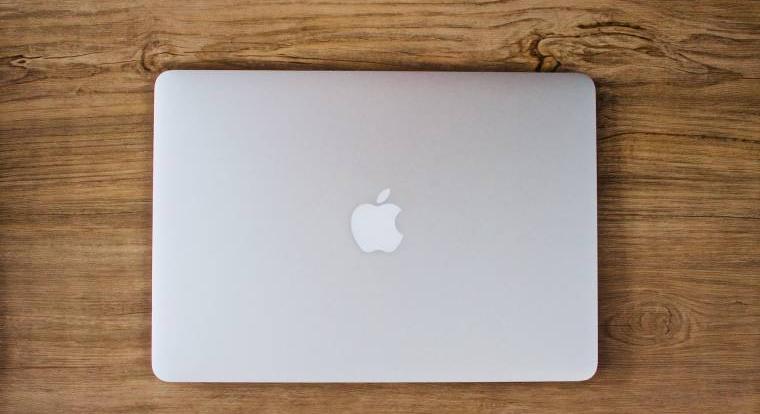 Nem mostanában jön az első OLED kijelzős MacBook Air