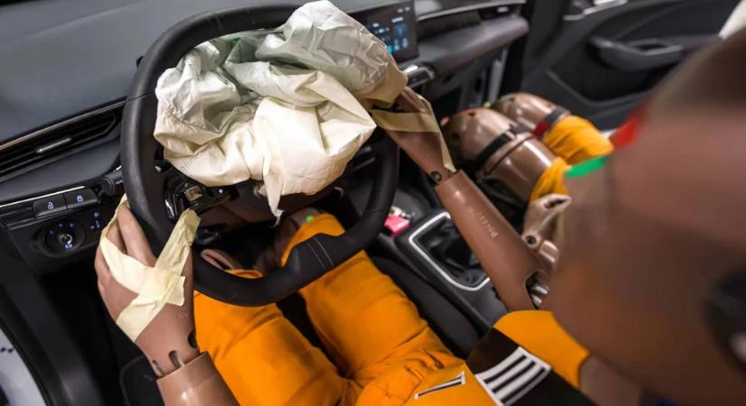 Az autógyártók trükközése miatt súlyosabb sérülést okozhat a sofőrnek, ha 35 km/órával ütközik, mint ha 50-nel