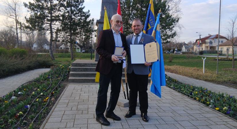 Koszorúzás és elismerés Velencén