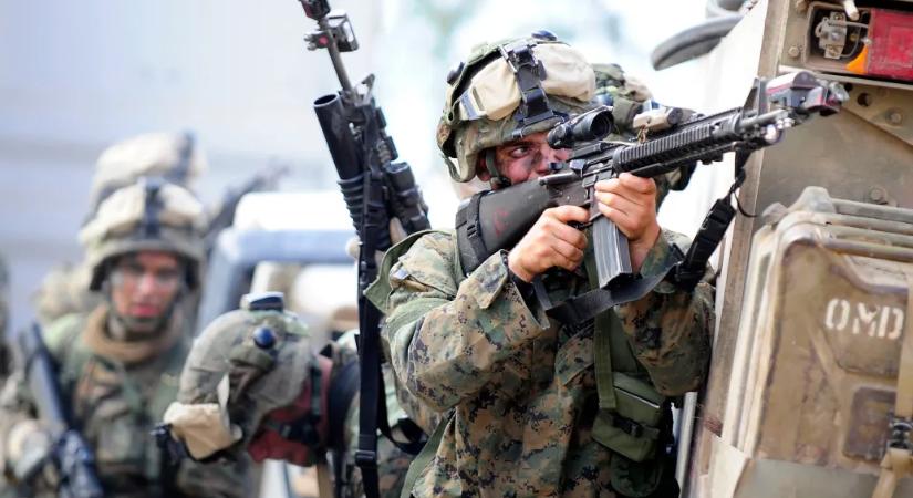 Az Egyesült Államok tengerészgyalogosokat vezényel Irán közelébe