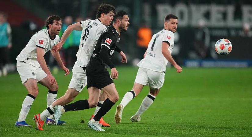 Kikapott Mönchengladbachban, osztályozós helyen maradt a St. Pauli