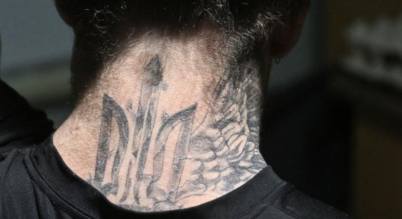 Egészen hátborzongató: online adatbázisba feltöltött tetoválásokkal azonosítják a holttesteket Ukrajnában