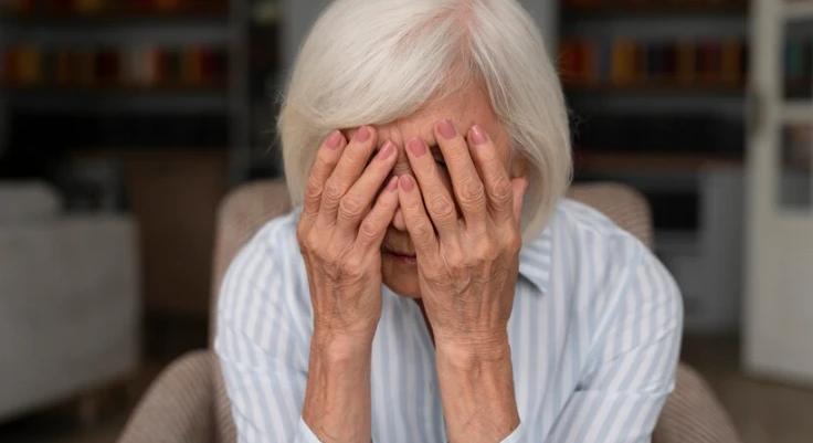 Hetente közel 1 napot gondoskodnak másokról a 40 feletti magyarok – sokan mégis magányosnak érzik magukat