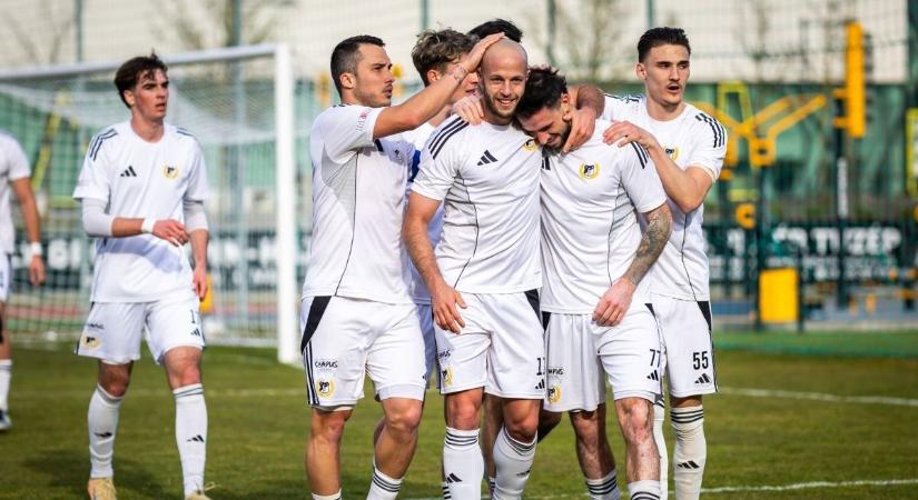 A megfiatalított Putnok otthonába látogatnak