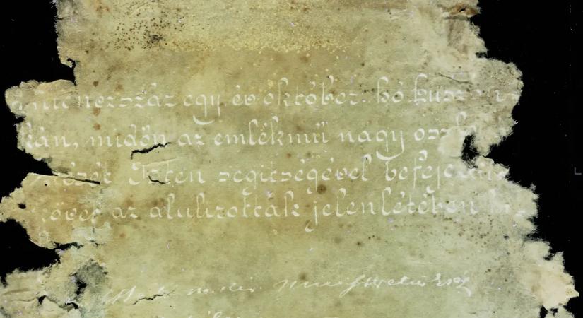 Időkapszulát találtak a Hősök terén: százéves üzenet került elő Gábriel arkangyal alól