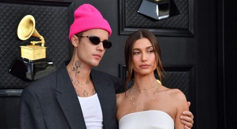 Ebbe te is belepirulsz: Hailey Bieber egy szál tangabikiniben üzent követőinek