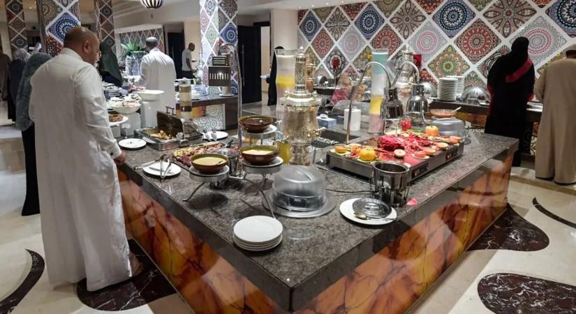 Muszlim luxusvacsorát szerveztek adófizetői pénzen