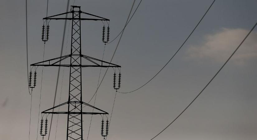 A boltokból az összes gyertya elfogyott, tízezrek maradtak áram nélkül Szabolcsban