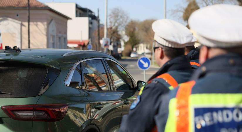 Leszámolás a traffipaxokkal? Elképesztő, milyen leleményesek a rendőrök, ha az autósok megfigyeléséről van szó