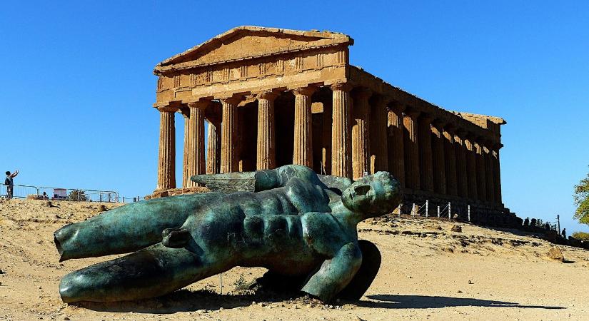 Ki nem találná, hogy melyik testrészével húzta el egy férfi az autóját – videó
