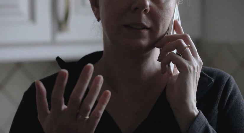 Veszélyes szintet léptek a csalók: már az egyenruhások mögé bújva fosztogatnak