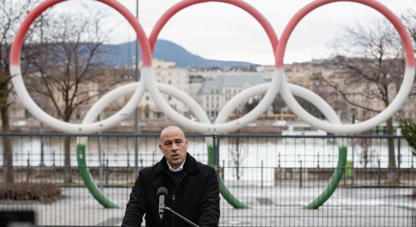 Áprilisban kinek ír sms-t Orbán?