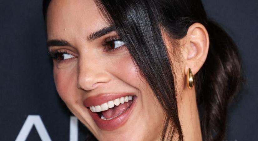 Nem fehér, nem minimalista – Kendall Jenner gyönyörű fürdőkádját te is elfogadnád