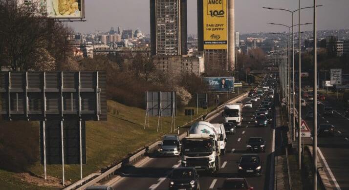 Rendkívüli döntést hozott Szerbia – 20 százalékkal csökkent az üzemanyagadó