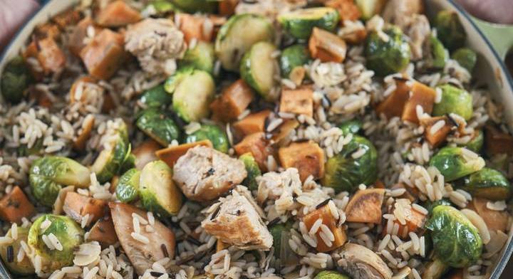 Fűszeres, sült csirkemell zöldséges rizzsel: laktató és nagyon finom