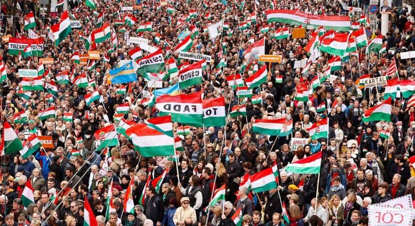 Zászlókat a magasba, fel Budapestre! – a Békemenetre hív az országgyűlési képviselő