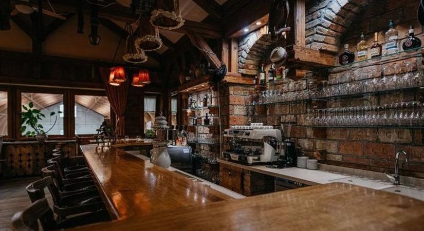 Hamarosan újranyit egy közkedvelt vendéglátóhely Fejérben – már készülnek a nyitásra